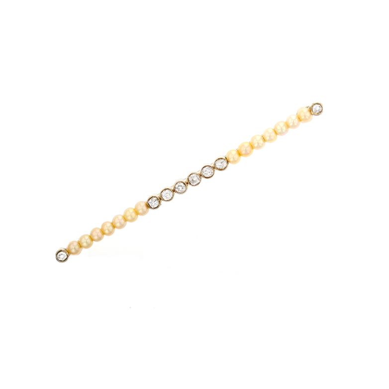 Acheter Broche ancienne diamants 0.72 carat et perles or blanc 11.90g Comme neuf - 1450,00 € Broche ancienne diamants 0.72 carat et perles or blanc 11.90g Comme neuf - reconditionné disponible sur Gemme Les Bijoux